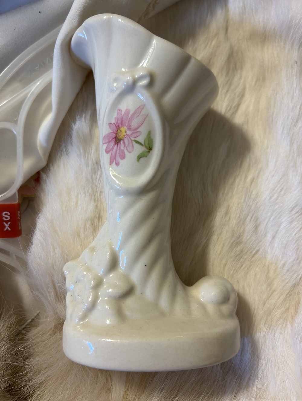 Antique 1940's Ivory Cornucopia Bud Vase with Flower Insets ~ 5 1/2" Tall